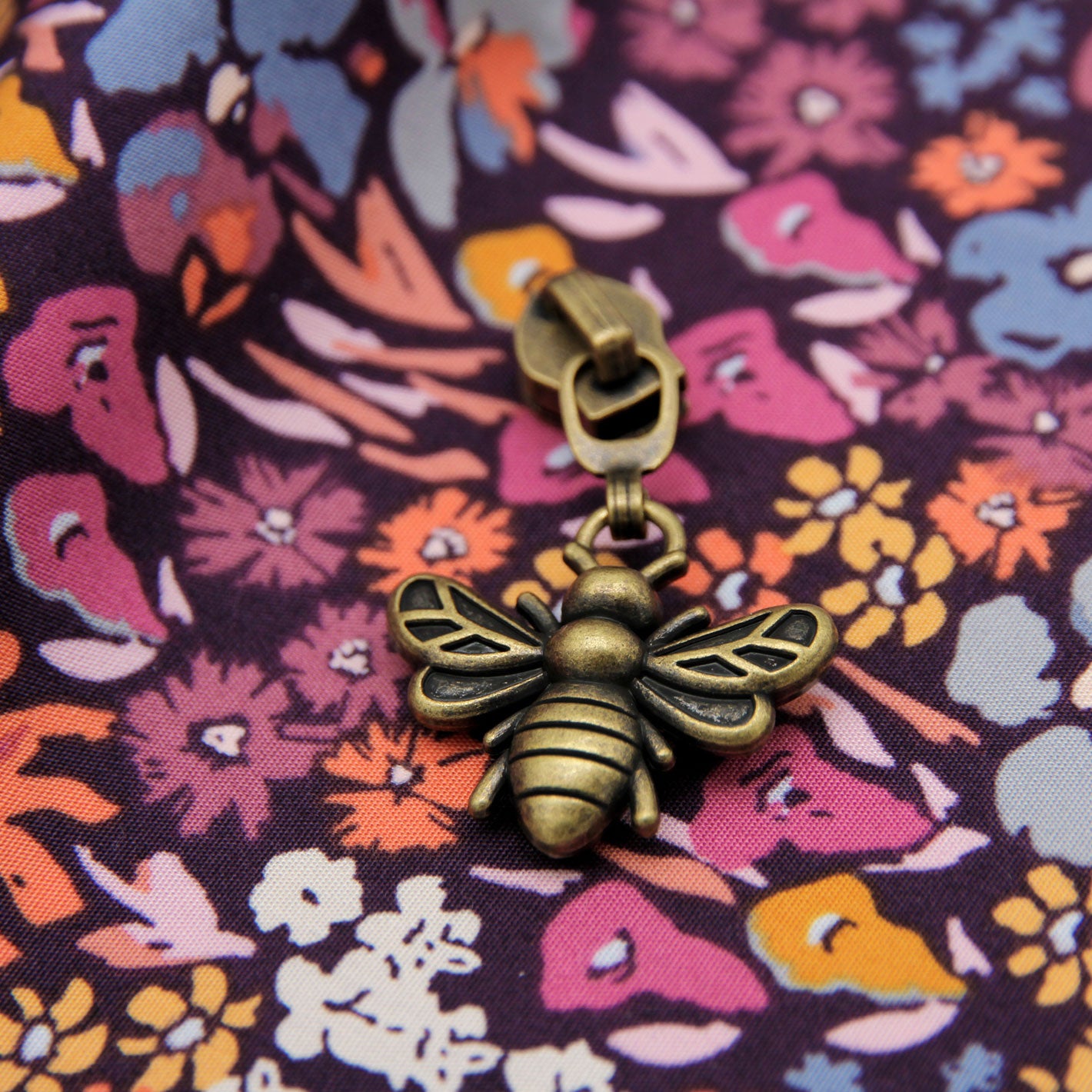 Bee Pulls - Size #5 – Zipper Valley