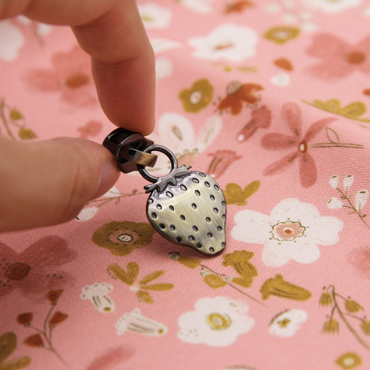Strawberry Delight Pulls - Size #5 – Zipper Valley